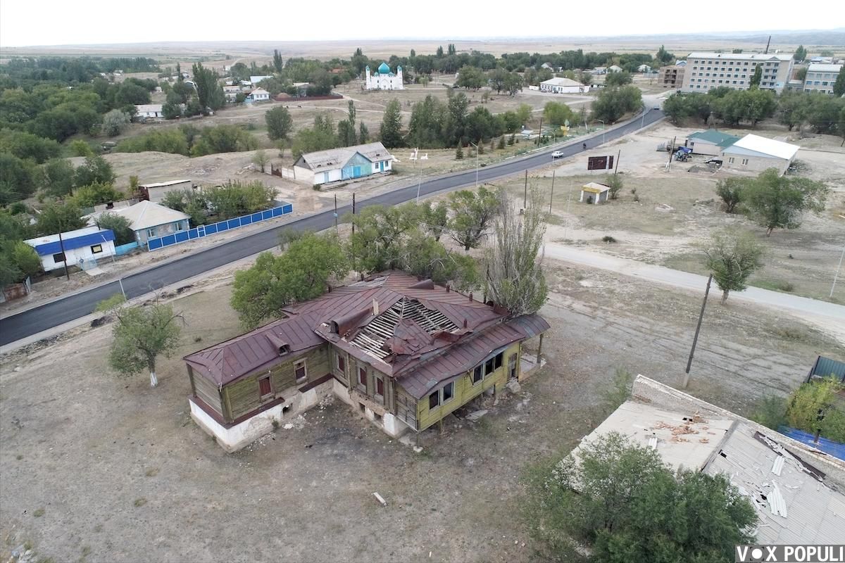 Село Капал в Жетысу: старинные дома XIX века, история купца Шаяхмета Атбасарова и восстановление архитектурного наследия, Капал, Шаяхмет Атбасаров, Жетысу, реконструкция, историческое наследие, старинная архитектура, Фатима Габитова, Шокан Уалиханов, Томас Аткинсон, Великий Капал