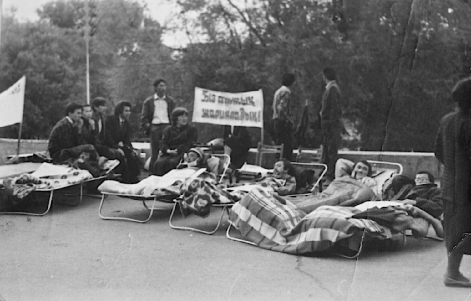 Участники декабрьских событий 1986 года на площади в Алма-Ате вспоминают свой выход 17 декабря, декабрьские события 1986, Желтоксан, Алма-Ата, студенты 1986, протест Казахстан, независимость Казахстана, история СССР, репрессии Казахстана