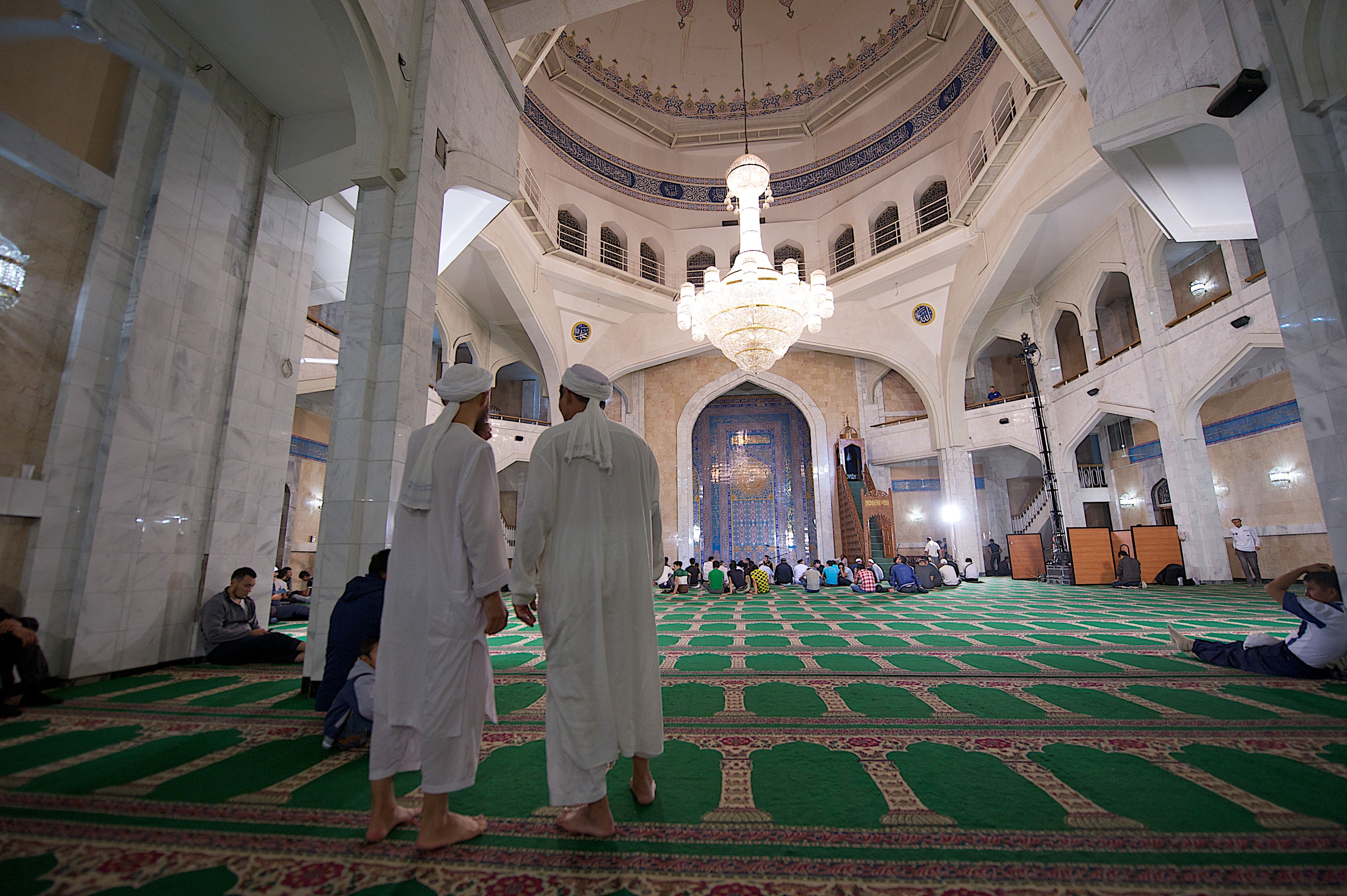 Ночь Лейлату-л-Кадр в Центральной мечети Алматы, молитвы, чтение Корана и ночь прощения верующих. Ислам, Лейлату-л-Кадр, ночь предопределения, ночь Могущества, мечеть Алматы, Рамадан, молитва, Коран, Казахстан, религия, Shanger.kz, Карлыгаш Нуржан