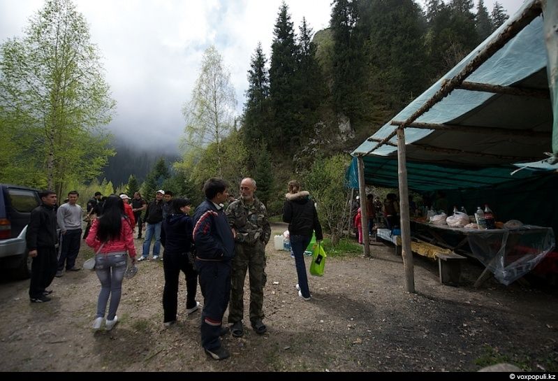 Инспектор Иссыкского заповедника Иса Бикаев — философ и хранитель природы, посвятивший жизнь защите горного озера и духовной гармонии человека с природой. Природа, Иссык, заповедник, Иса Бикаев, экология, Алматинская область, философия, человек и природа, Карлыгаш Нуржан, Shanger.kz