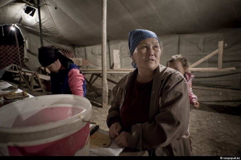 Жители села Кызылагаш вспоминают трагедию 2010 года, когда прорыв плотины уничтожил село, и рассказывают, как им удалось начать жизнь заново. Кызылагаш, наводнение 2010, восстановление, жизнь после трагедии, Аксуcкий район, помощь пострадавшим, Алматинская область, Карлыгаш Нуржан, Shanger.kz