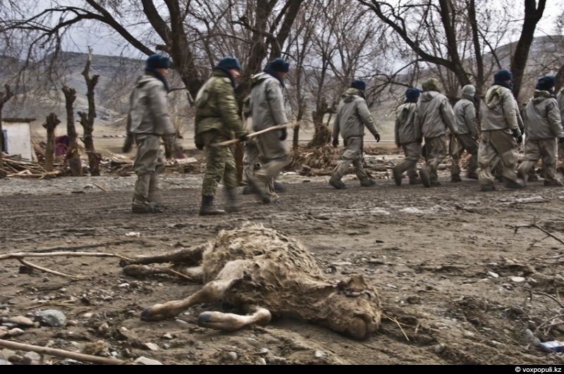 Жители села Кызылагаш вспоминают трагедию 2010 года, когда прорыв плотины уничтожил село, и рассказывают, как им удалось начать жизнь заново. Кызылагаш, наводнение 2010, восстановление, жизнь после трагедии, Аксуcкий район, помощь пострадавшим, Алматинская область, Карлыгаш Нуржан, Shanger.kz