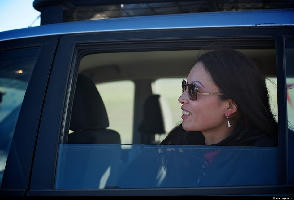 Экспедиция «По пути Чингисхана» встречается с монгольскими казахами в Баян-Өлгии, исследуя их быт, культуру и историю на древней земле кочевников. Монголия, казахи Монголии, Баян-Өлгий, Чингисхан, экспедиция, кочевая культура, этнография, история, путешествия, Карлыгаш Нуржан, Shanger.kz