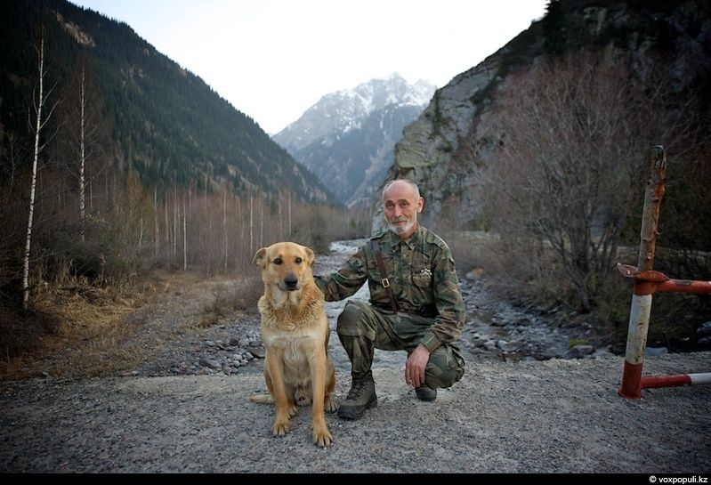Инспектор Иссыкского заповедника Иса Бикаев — философ и хранитель природы, посвятивший жизнь защите горного озера и духовной гармонии человека с природой. Природа, Иссык, заповедник, Иса Бикаев, экология, Алматинская область, философия, человек и природа, Карлыгаш Нуржан, Shanger.kz