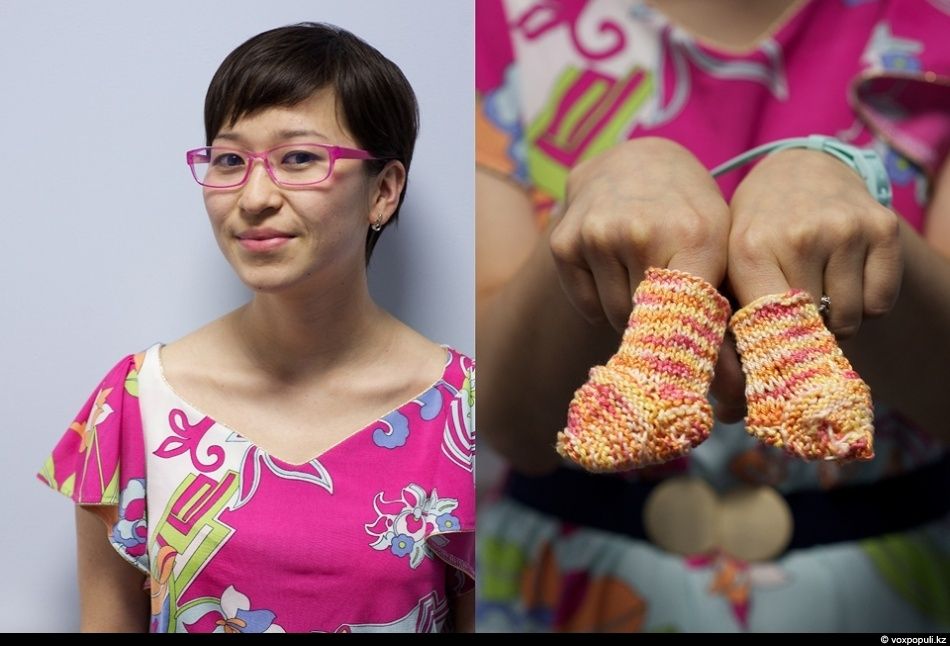 Женщины-волонтёры вяжут носочки для недоношенных детей в рамках благотворительной акции, чтобы помочь младенцам сохранить тепло после рождения, недоношенные дети, благотворительность, вязание, акция добрых дел, тепло, носочки, Air Astana, Алматы, Карлыгаш Нуржан, Shanger.kz