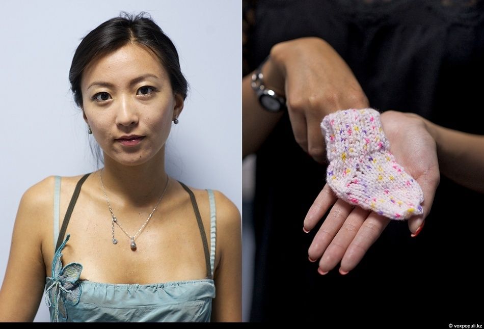Женщины-волонтёры вяжут носочки для недоношенных детей в рамках благотворительной акции, чтобы помочь младенцам сохранить тепло после рождения, недоношенные дети, благотворительность, вязание, акция добрых дел, тепло, носочки, Air Astana, Алматы, Карлыгаш Нуржан, Shanger.kz