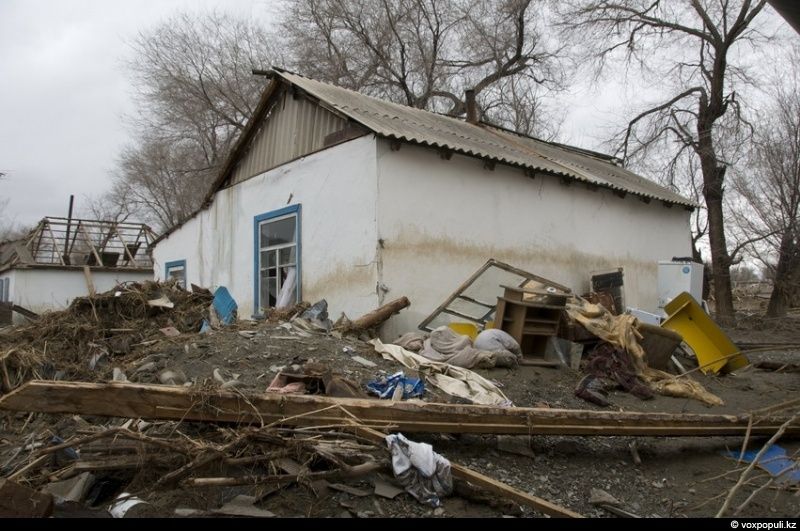 Жители села Кызылагаш вспоминают трагедию 2010 года, когда прорыв плотины уничтожил село, и рассказывают, как им удалось начать жизнь заново. Кызылагаш, наводнение 2010, восстановление, жизнь после трагедии, Аксуcкий район, помощь пострадавшим, Алматинская область, Карлыгаш Нуржан, Shanger.kz