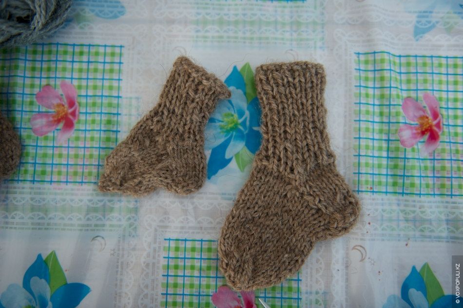 Осужденные женщины вяжут носочки и шапочки для недоношенных детей в колонии Атырау, участвуя в проекте «Клуб 28 Петель» и находя смысл в добрых делах, женская колония, тюремная реформа, PRI, Марат Бекетаев, Азамат Шамбилов, Клуб 28 Петель, Атырау, недоношенные дети, благотворительность, Карлыгаш Нуржан, Shanger.kz