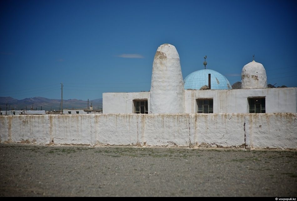 Экспедиция «По пути Чингисхана» встречается с монгольскими казахами в Баян-Өлгии, исследуя их быт, культуру и историю на древней земле кочевников. Монголия, казахи Монголии, Баян-Өлгий, Чингисхан, экспедиция, кочевая культура, этнография, история, путешествия, Карлыгаш Нуржан, Shanger.kz
