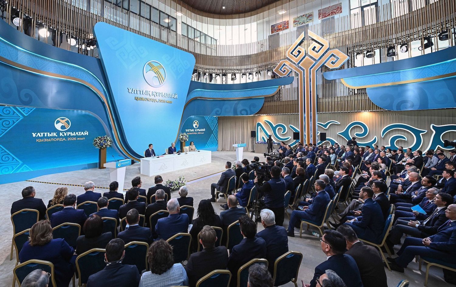 Қазақ даласындағы ақсақалдар кеңесі, құрылтай дәстүрі мен ұжымдық шешім қабылдау тарихының көрінісі. құрылтай, құрылтай тарихы, Жақсылық Сәбитов, Моңғол империясы, Шыңғыс хан, Қазақ хандығы, Ұлттық құрылтай, Қазақстан парламенті, дала саяси дәстүрі, Шыңғыс әулеті
