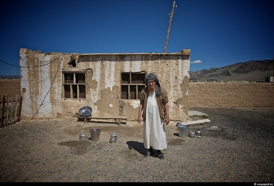 Экспедиция «По пути Чингисхана» встречается с монгольскими казахами в Баян-Өлгии, исследуя их быт, культуру и историю на древней земле кочевников. Монголия, казахи Монголии, Баян-Өлгий, Чингисхан, экспедиция, кочевая культура, этнография, история, путешествия, Карлыгаш Нуржан, Shanger.kz