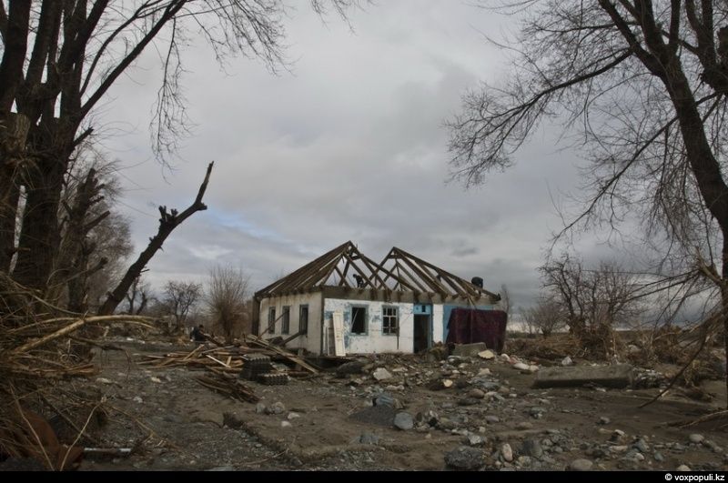 Жители села Кызылагаш вспоминают трагедию 2010 года, когда прорыв плотины уничтожил село, и рассказывают, как им удалось начать жизнь заново. Кызылагаш, наводнение 2010, восстановление, жизнь после трагедии, Аксуcкий район, помощь пострадавшим, Алматинская область, Карлыгаш Нуржан, Shanger.kz