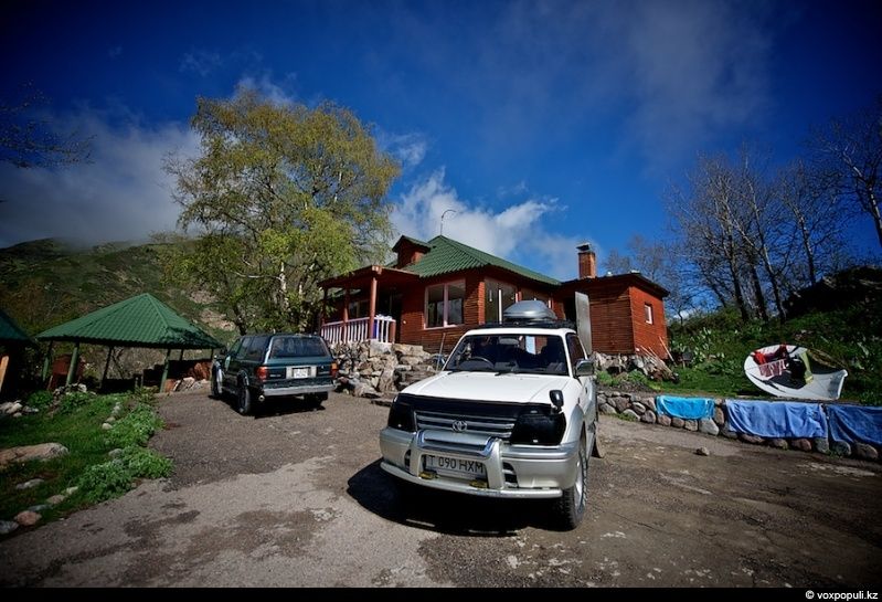 Инспектор Иссыкского заповедника Иса Бикаев — философ и хранитель природы, посвятивший жизнь защите горного озера и духовной гармонии человека с природой. Природа, Иссык, заповедник, Иса Бикаев, экология, Алматинская область, философия, человек и природа, Карлыгаш Нуржан, Shanger.kz