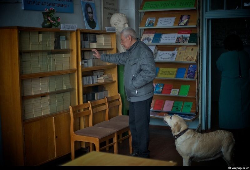 Незрячий мужчина из Талдыкоргана и его собака-поводырь Лари — история доверия, дружбы и света, который помогает идти вперёд даже в темноте, незрячие, собака-поводырь, Талдыкорган, жизнь, инвалиды, помощь, социализация, проект, Карлыгаш Нуржан, Shanger.kz