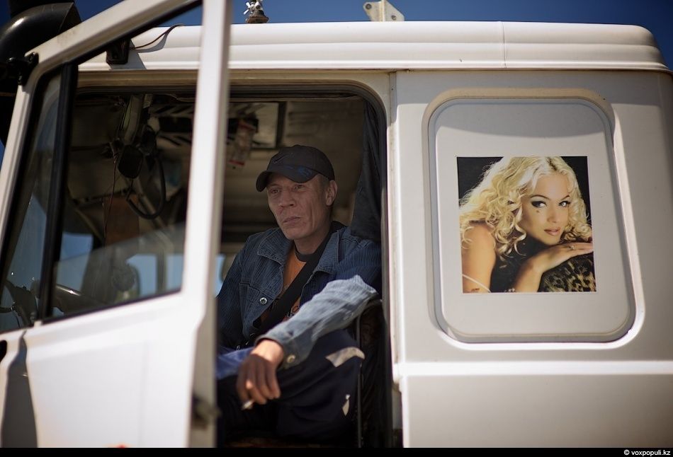 Экспедиция «По пути Чингисхана» встречается с монгольскими казахами в Баян-Өлгии, исследуя их быт, культуру и историю на древней земле кочевников. Монголия, казахи Монголии, Баян-Өлгий, Чингисхан, экспедиция, кочевая культура, этнография, история, путешествия, Карлыгаш Нуржан, Shanger.kz