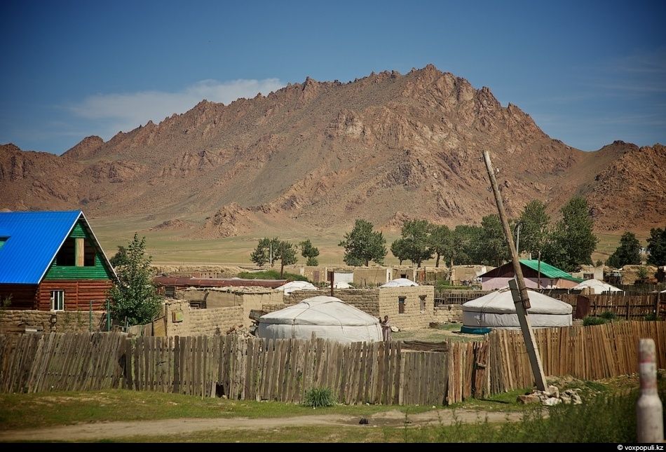 Экспедиция «По пути Чингисхана» встречается с монгольскими казахами в Баян-Өлгии, исследуя их быт, культуру и историю на древней земле кочевников. Монголия, казахи Монголии, Баян-Өлгий, Чингисхан, экспедиция, кочевая культура, этнография, история, путешествия, Карлыгаш Нуржан, Shanger.kz