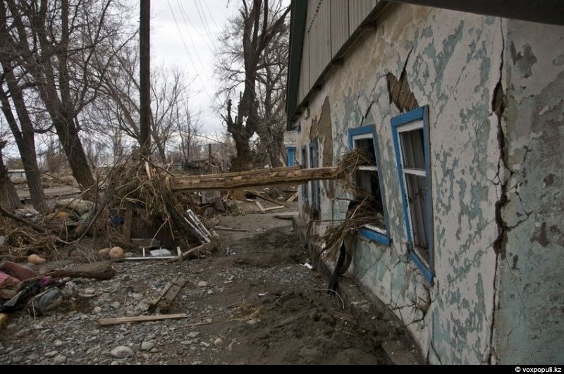 Жители села Кызылагаш вспоминают трагедию 2010 года, когда прорыв плотины уничтожил село, и рассказывают, как им удалось начать жизнь заново. Кызылагаш, наводнение 2010, восстановление, жизнь после трагедии, Аксуcкий район, помощь пострадавшим, Алматинская область, Карлыгаш Нуржан, Shanger.kz