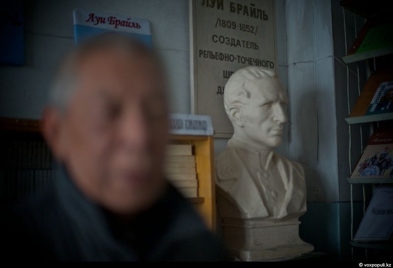 Незрячий мужчина из Талдыкоргана и его собака-поводырь Лари — история доверия, дружбы и света, который помогает идти вперёд даже в темноте, незрячие, собака-поводырь, Талдыкорган, жизнь, инвалиды, помощь, социализация, проект, Карлыгаш Нуржан, Shanger.kz