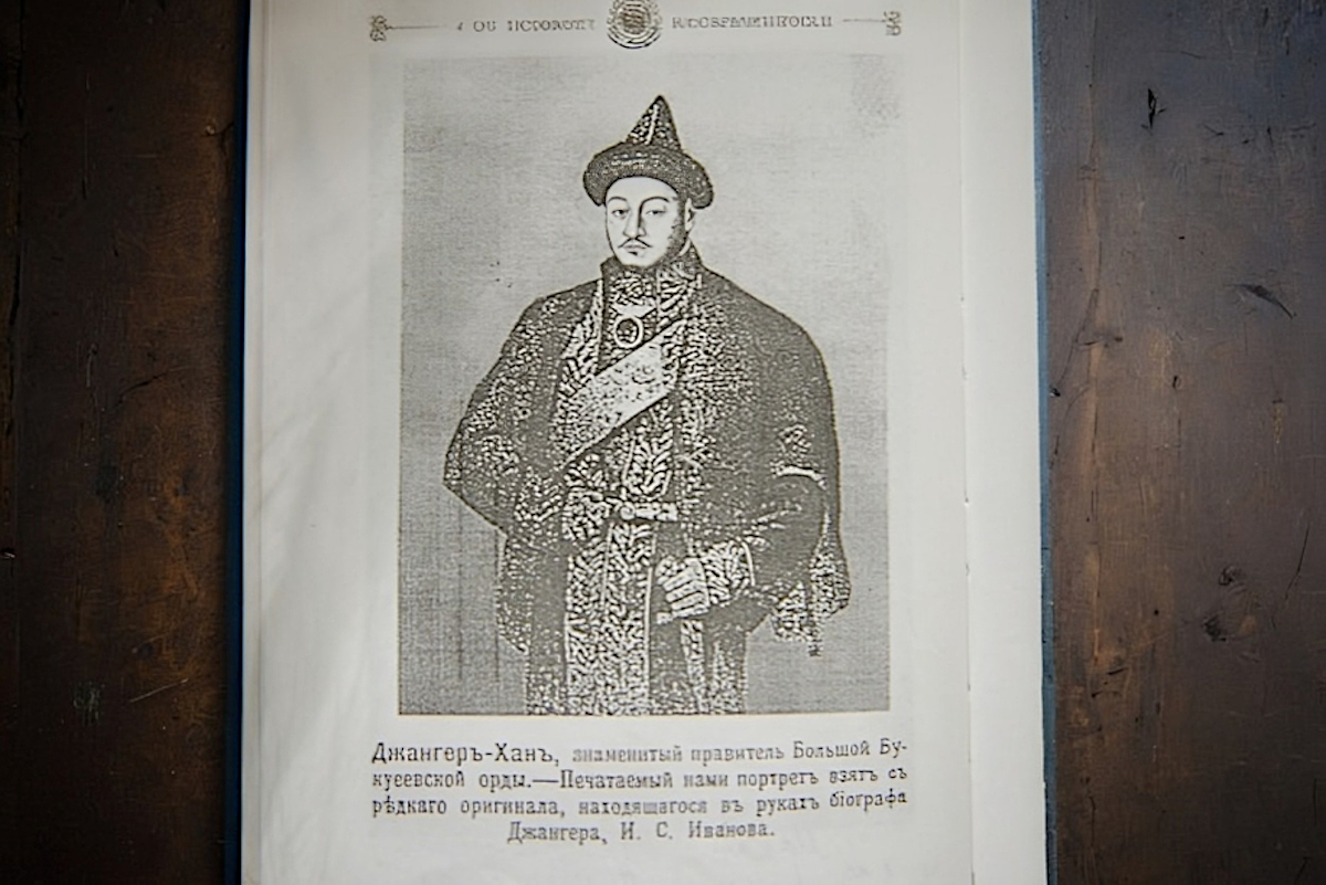 Архив Бокеевской династии, сохранённый исследовательницей Шолпанай Аманжоловой: редкие фотографии XIX–XX веков, семейные реликвии, восстановленные родословные, подлинные изображения Жангир-хана и Шангерея Бокея — фоторепортаж Карлыгаш Нуржан для Shanger.kz.