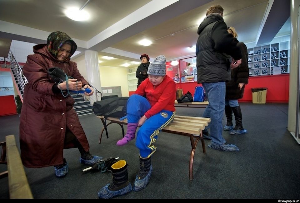 Атлеты с синдромом Дауна и их тренеры из движения Special Olympics Kazakhstan во время тренировок и соревнований, синдром Дауна, Special Olympics, Спешиал Олимпикс Казахстан, инклюзия, спорт и равенство, люди с инвалидностью, Нилюфар Амирбекова, Карлыгаш Нуржан, социальные истории, Shanger.kz