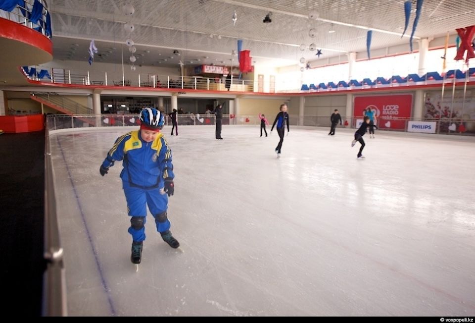 Атлеты с синдромом Дауна и их тренеры из движения Special Olympics Kazakhstan во время тренировок и соревнований, синдром Дауна, Special Olympics, Спешиал Олимпикс Казахстан, инклюзия, спорт и равенство, люди с инвалидностью, Нилюфар Амирбекова, Карлыгаш Нуржан, социальные истории, Shanger.kz