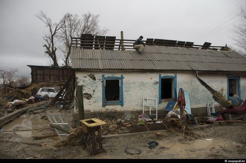 Жители села Кызылагаш вспоминают трагедию 2010 года, когда прорыв плотины уничтожил село, и рассказывают, как им удалось начать жизнь заново. Кызылагаш, наводнение 2010, восстановление, жизнь после трагедии, Аксуcкий район, помощь пострадавшим, Алматинская область, Карлыгаш Нуржан, Shanger.kz