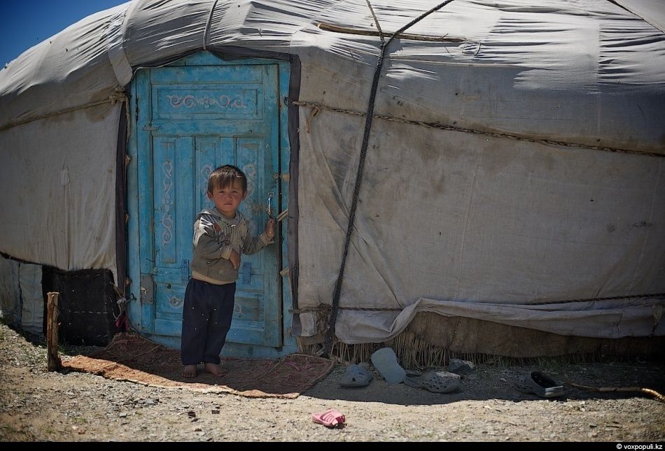 Экспедиция «По пути Чингисхана» встречается с монгольскими казахами в Баян-Өлгии, исследуя их быт, культуру и историю на древней земле кочевников. Монголия, казахи Монголии, Баян-Өлгий, Чингисхан, экспедиция, кочевая культура, этнография, история, путешествия, Карлыгаш Нуржан, Shanger.kz