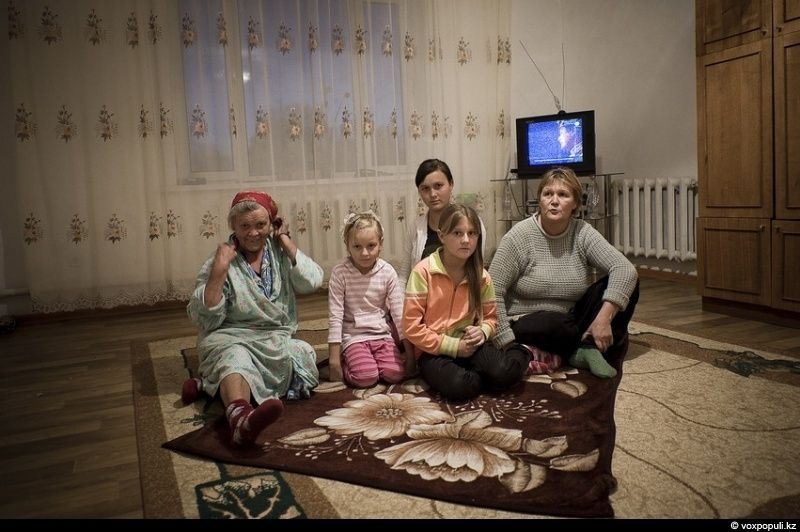 Жители села Кызылагаш вспоминают трагедию 2010 года, когда прорыв плотины уничтожил село, и рассказывают, как им удалось начать жизнь заново. Кызылагаш, наводнение 2010, восстановление, жизнь после трагедии, Аксуcкий район, помощь пострадавшим, Алматинская область, Карлыгаш Нуржан, Shanger.kz