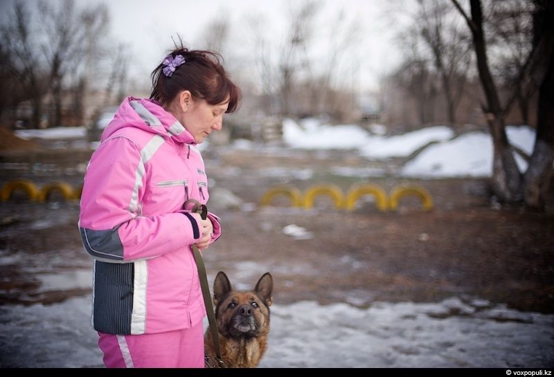 Незрячий мужчина из Талдыкоргана и его собака-поводырь Лари — история доверия, дружбы и света, который помогает идти вперёд даже в темноте, незрячие, собака-поводырь, Талдыкорган, жизнь, инвалиды, помощь, социализация, проект, Карлыгаш Нуржан, Shanger.kz