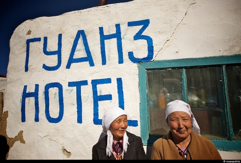 Экспедиция «По пути Чингисхана» встречается с монгольскими казахами в Баян-Өлгии, исследуя их быт, культуру и историю на древней земле кочевников. Монголия, казахи Монголии, Баян-Өлгий, Чингисхан, экспедиция, кочевая культура, этнография, история, путешествия, Карлыгаш Нуржан, Shanger.kz