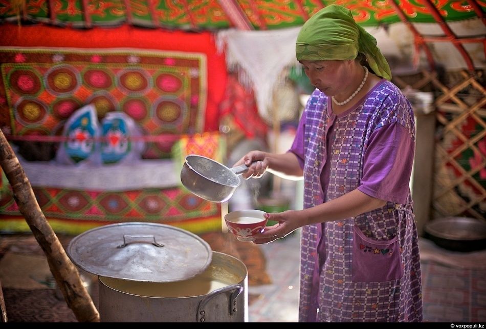 Экспедиция «По пути Чингисхана» встречается с монгольскими казахами в Баян-Өлгии, исследуя их быт, культуру и историю на древней земле кочевников. Монголия, казахи Монголии, Баян-Өлгий, Чингисхан, экспедиция, кочевая культура, этнография, история, путешествия, Карлыгаш Нуржан, Shanger.kz