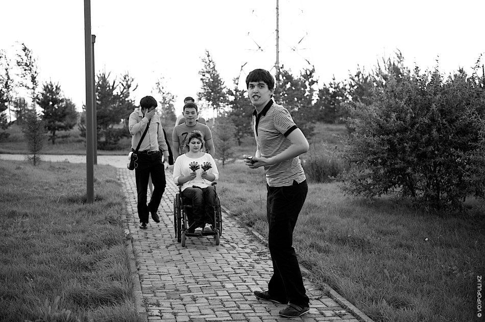 Кристина Романова, девушка в инвалидном кресле, которая учится ходить и помогает людям через электронное правительство, врачебная ошибка, электронное правительство, особое мнение, Арти Ферзаули, вдохновляющие истории, инклюзия, реабилитация, инвалиды Казахстана, Call-центр