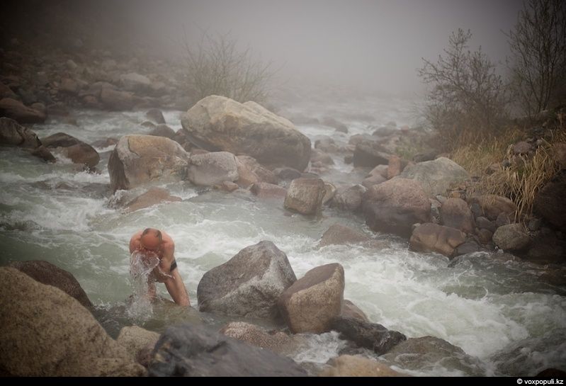 Инспектор Иссыкского заповедника Иса Бикаев — философ и хранитель природы, посвятивший жизнь защите горного озера и духовной гармонии человека с природой. Природа, Иссык, заповедник, Иса Бикаев, экология, Алматинская область, философия, человек и природа, Карлыгаш Нуржан, Shanger.kz