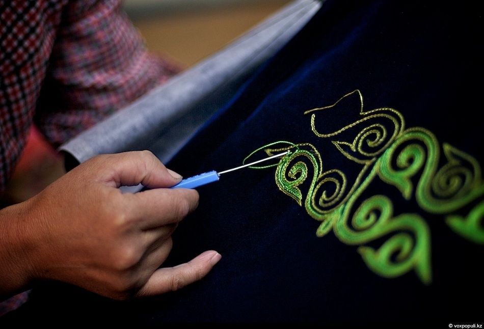 Экспедиция «По пути Чингисхана» встречается с монгольскими казахами в Баян-Өлгии, исследуя их быт, культуру и историю на древней земле кочевников. Монголия, казахи Монголии, Баян-Өлгий, Чингисхан, экспедиция, кочевая культура, этнография, история, путешествия, Карлыгаш Нуржан, Shanger.kz