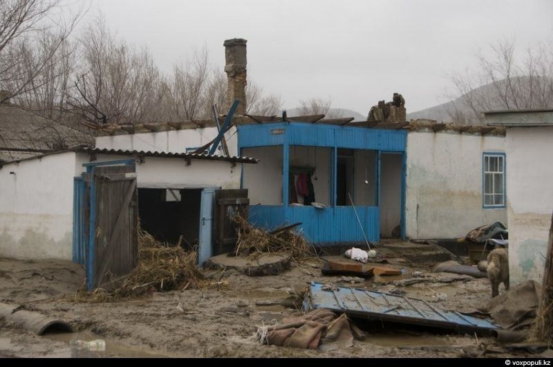 Жители села Кызылагаш вспоминают трагедию 2010 года, когда прорыв плотины уничтожил село, и рассказывают, как им удалось начать жизнь заново. Кызылагаш, наводнение 2010, восстановление, жизнь после трагедии, Аксуcкий район, помощь пострадавшим, Алматинская область, Карлыгаш Нуржан, Shanger.kz