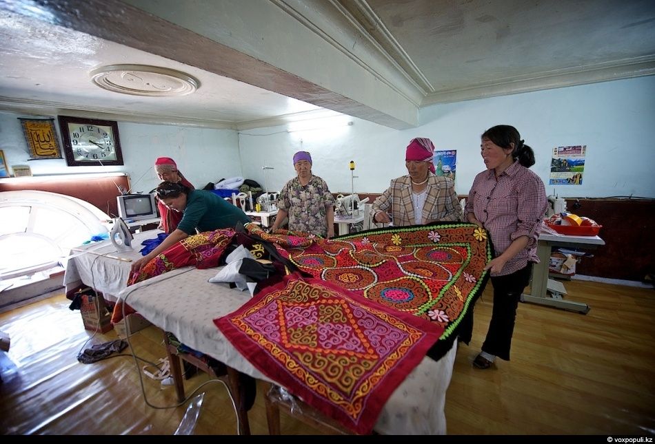 Экспедиция «По пути Чингисхана» встречается с монгольскими казахами в Баян-Өлгии, исследуя их быт, культуру и историю на древней земле кочевников. Монголия, казахи Монголии, Баян-Өлгий, Чингисхан, экспедиция, кочевая культура, этнография, история, путешествия, Карлыгаш Нуржан, Shanger.kz