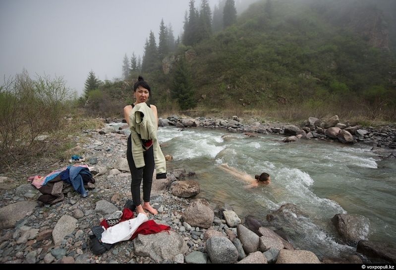 Инспектор Иссыкского заповедника Иса Бикаев — философ и хранитель природы, посвятивший жизнь защите горного озера и духовной гармонии человека с природой. Природа, Иссык, заповедник, Иса Бикаев, экология, Алматинская область, философия, человек и природа, Карлыгаш Нуржан, Shanger.kz