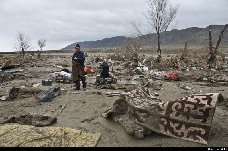 Жители села Кызылагаш вспоминают трагедию 2010 года, когда прорыв плотины уничтожил село, и рассказывают, как им удалось начать жизнь заново. Кызылагаш, наводнение 2010, восстановление, жизнь после трагедии, Аксуcкий район, помощь пострадавшим, Алматинская область, Карлыгаш Нуржан, Shanger.kz