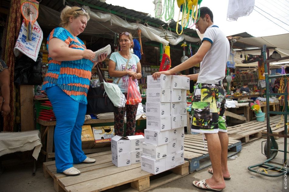 Осужденные женщины вяжут носочки и шапочки для недоношенных детей в колонии Атырау, участвуя в проекте «Клуб 28 Петель» и находя смысл в добрых делах, женская колония, тюремная реформа, PRI, Марат Бекетаев, Азамат Шамбилов, Клуб 28 Петель, Атырау, недоношенные дети, благотворительность, Карлыгаш Нуржан, Shanger.kz