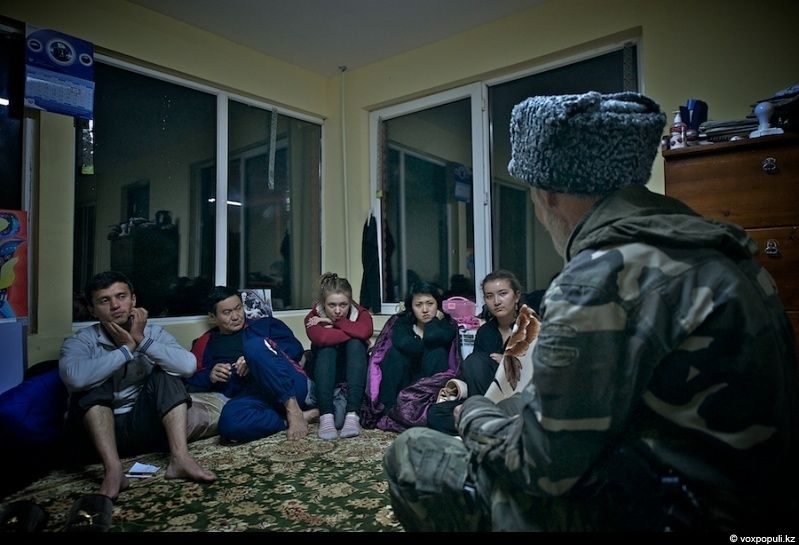 Инспектор Иссыкского заповедника Иса Бикаев — философ и хранитель природы, посвятивший жизнь защите горного озера и духовной гармонии человека с природой. Природа, Иссык, заповедник, Иса Бикаев, экология, Алматинская область, философия, человек и природа, Карлыгаш Нуржан, Shanger.kz