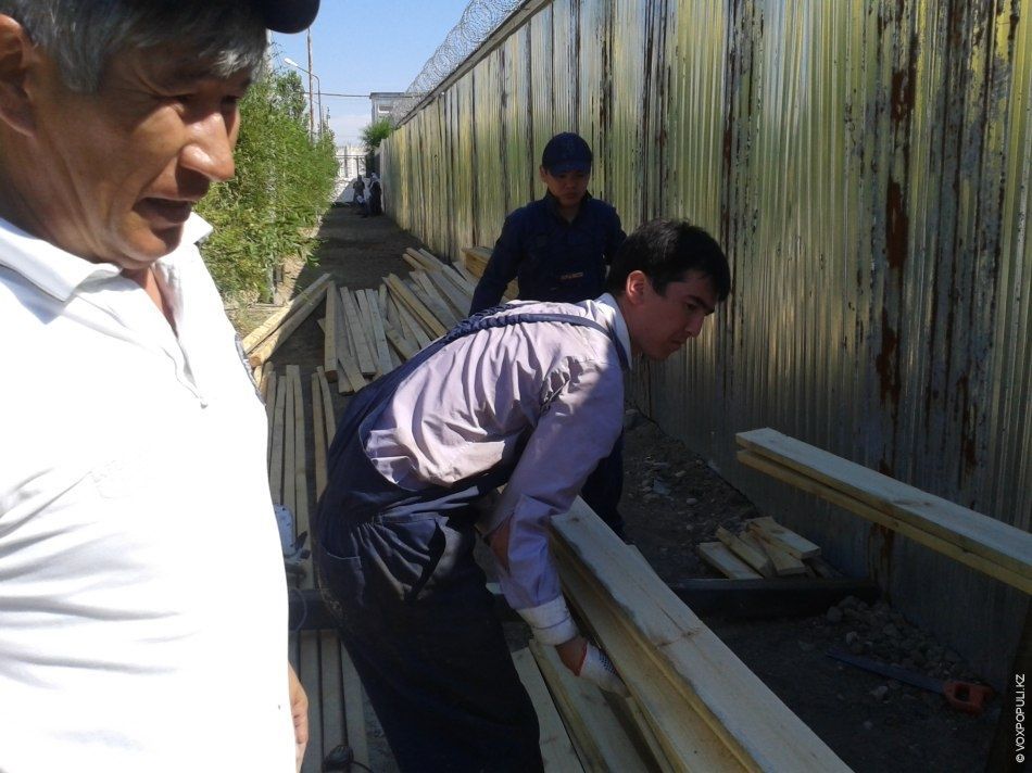 Осужденные женщины вяжут носочки и шапочки для недоношенных детей в колонии Атырау, участвуя в проекте «Клуб 28 Петель» и находя смысл в добрых делах, женская колония, тюремная реформа, PRI, Марат Бекетаев, Азамат Шамбилов, Клуб 28 Петель, Атырау, недоношенные дети, благотворительность, Карлыгаш Нуржан, Shanger.kz