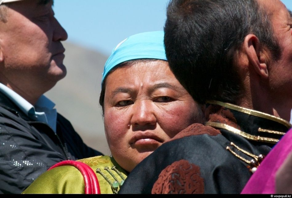 Экспедиция «По пути Чингисхана» встречается с монгольскими казахами в Баян-Өлгии, исследуя их быт, культуру и историю на древней земле кочевников. Монголия, казахи Монголии, Баян-Өлгий, Чингисхан, экспедиция, кочевая культура, этнография, история, путешествия, Карлыгаш Нуржан, Shanger.kz