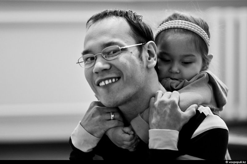 История Аманата и Меруерт — семьи, где любовь и сила духа преодолевают физические преграды, вдохновляя на веру в жизнь и надежду, любовь, семья, инвалиды, вдохновение, дети, Алматы, Арди, сила духа, равные возможности, Карлыгаш Нуржан, Shanger.kz