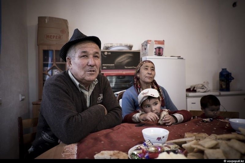 Жители села Кызылагаш вспоминают трагедию 2010 года, когда прорыв плотины уничтожил село, и рассказывают, как им удалось начать жизнь заново. Кызылагаш, наводнение 2010, восстановление, жизнь после трагедии, Аксуcкий район, помощь пострадавшим, Алматинская область, Карлыгаш Нуржан, Shanger.kz