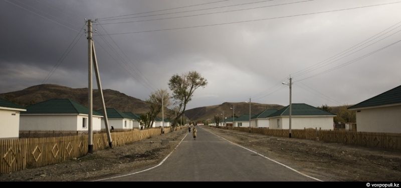 Жители села Кызылагаш вспоминают трагедию 2010 года, когда прорыв плотины уничтожил село, и рассказывают, как им удалось начать жизнь заново. Кызылагаш, наводнение 2010, восстановление, жизнь после трагедии, Аксуcкий район, помощь пострадавшим, Алматинская область, Карлыгаш Нуржан, Shanger.kz