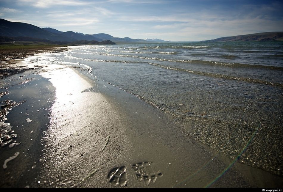 Экспедиция «По пути Чингисхана» встречается с монгольскими казахами в Баян-Өлгии, исследуя их быт, культуру и историю на древней земле кочевников. Монголия, казахи Монголии, Баян-Өлгий, Чингисхан, экспедиция, кочевая культура, этнография, история, путешествия, Карлыгаш Нуржан, Shanger.kz