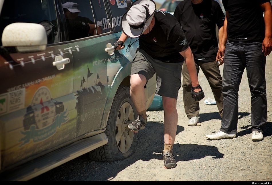 Экспедиция «По пути Чингисхана» встречается с монгольскими казахами в Баян-Өлгии, исследуя их быт, культуру и историю на древней земле кочевников. Монголия, казахи Монголии, Баян-Өлгий, Чингисхан, экспедиция, кочевая культура, этнография, история, путешествия, Карлыгаш Нуржан, Shanger.kz