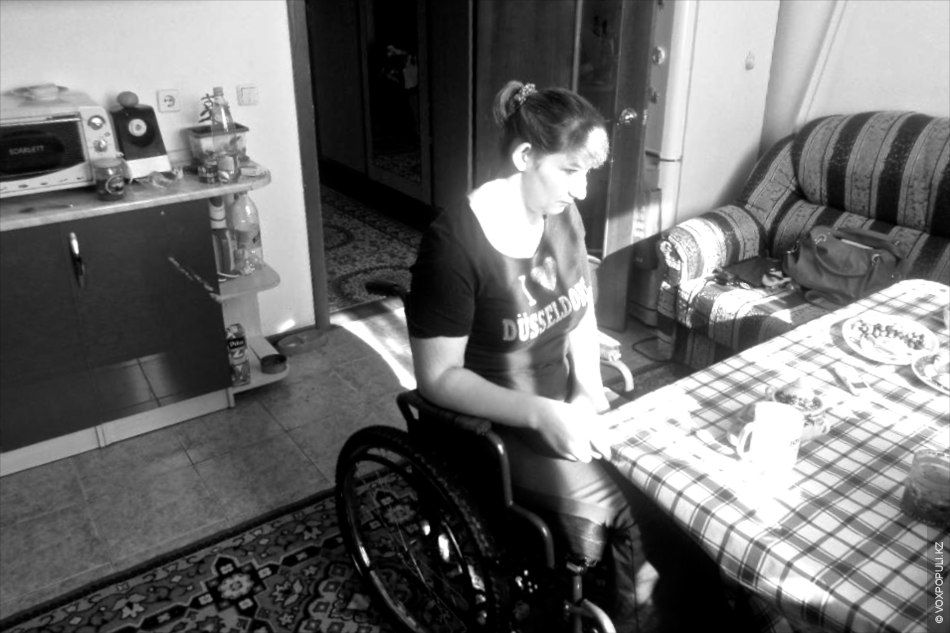 Кристина Романова, девушка в инвалидном кресле, которая учится ходить и помогает людям через электронное правительство, врачебная ошибка, электронное правительство, особое мнение, Арти Ферзаули, вдохновляющие истории, инклюзия, реабилитация, инвалиды Казахстана, Call-центр