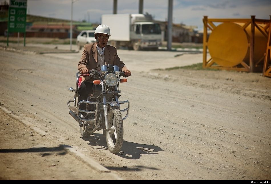 Экспедиция «По пути Чингисхана» встречается с монгольскими казахами в Баян-Өлгии, исследуя их быт, культуру и историю на древней земле кочевников. Монголия, казахи Монголии, Баян-Өлгий, Чингисхан, экспедиция, кочевая культура, этнография, история, путешествия, Карлыгаш Нуржан, Shanger.kz