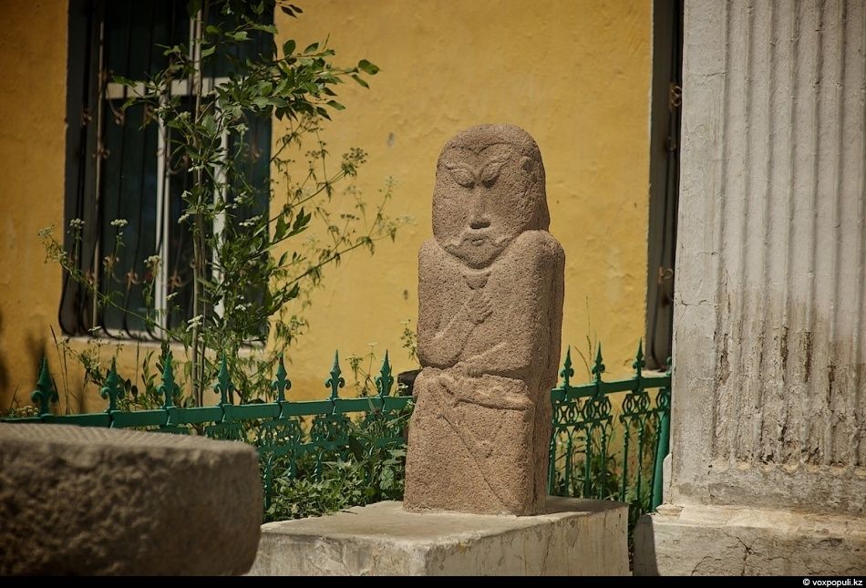 Экспедиция «По пути Чингисхана» встречается с монгольскими казахами в Баян-Өлгии, исследуя их быт, культуру и историю на древней земле кочевников. Монголия, казахи Монголии, Баян-Өлгий, Чингисхан, экспедиция, кочевая культура, этнография, история, путешествия, Карлыгаш Нуржан, Shanger.kz